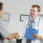 직장인 건강검진 결과지 해석 — 의사와 환자 상담 장면